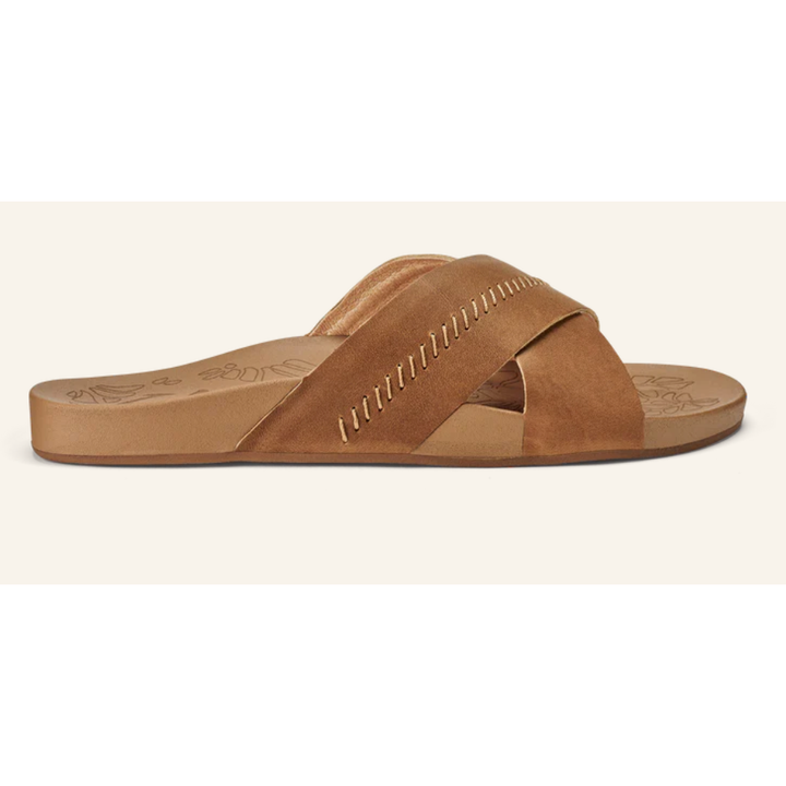 Side view of Olukai Kīpe‘a ‘Olu tan leather sandal showing contoured sole